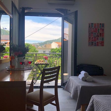 Central Guest House Skiathos Exterior photo